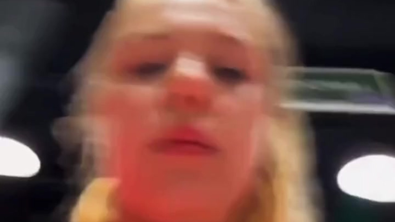 Squirting a lot and fingering pink vagina in public - HD - 11:14 video - from PornFreeNow