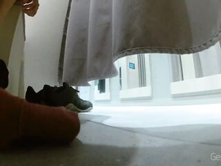 DRESSING ROOM PART1. La signora non riesce a smettere di guardarmi. - HD - 3:28 video - from Amateur8