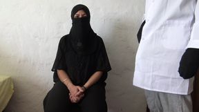 Iraqi Muslim Wife Is SHOCKED when African doctor in London flashes his big black cock !!! - 4K - 5:15 video - from xHamster