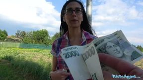 Public Sex Cash überzeugt schlanke Schönheit, ihre Muschi auf den Schwanz des Sexen zu hüpfen - HD - 7:59 video - from Vidzx